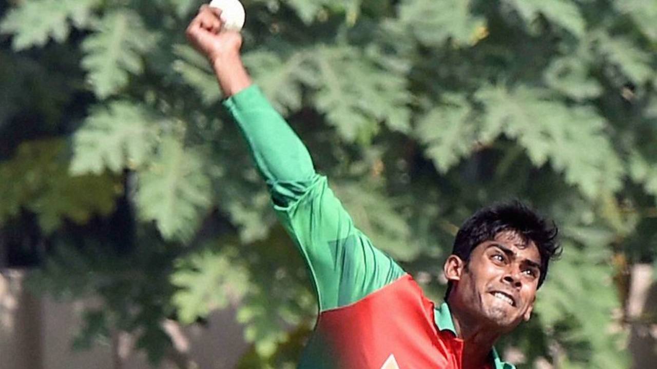 Mehedi Hasan's three wickets went in vain, India v Bangladesh, Tri-Nation Under-19s Tournament, Kolkata, November 20, 2015
