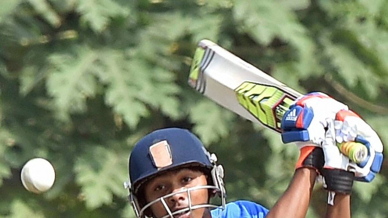Zeeshan Ansari chipped in with 34, India v Bangladesh, Tri-Nation Under-19s Tournament, Kolkata, November 20, 2015