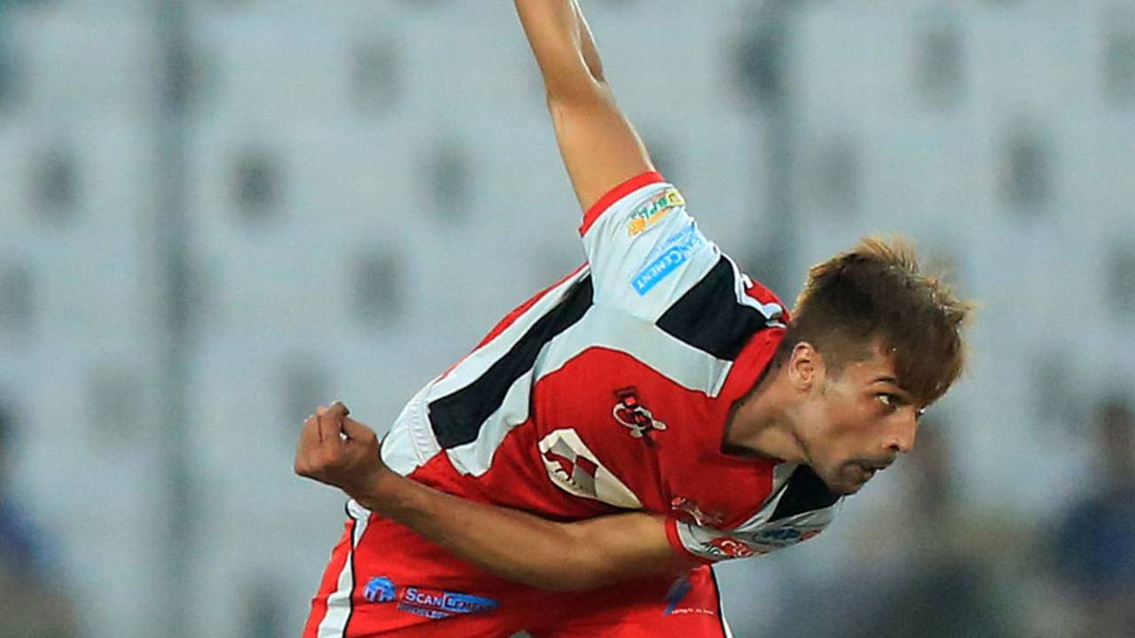Mohammad Amir continued to impress, Rangpur Riders v Chittagong Vikings, Bangladesh Premier League, Dhaka, November 22, 2015