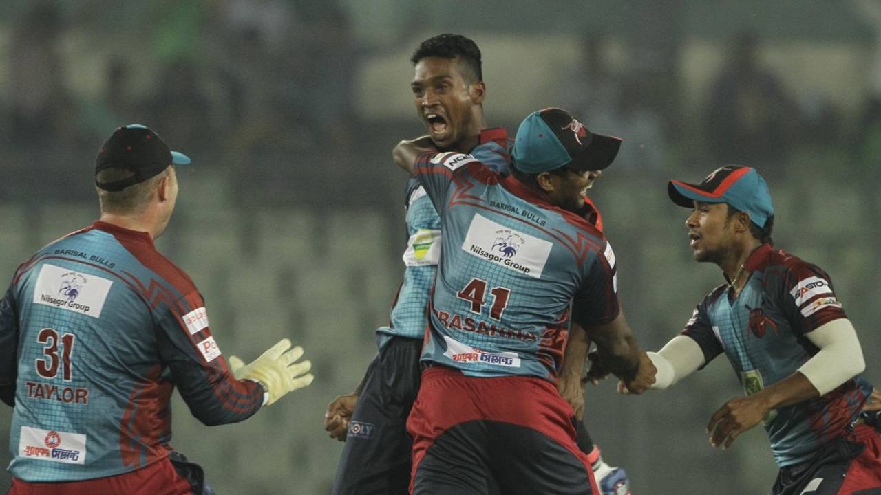 Al-Amin Hossain roars after taking a hat-trick, Sylhet Superstars v Barisal Bulls, Bangladesh Premier League, Dhaka, November 24, 2015