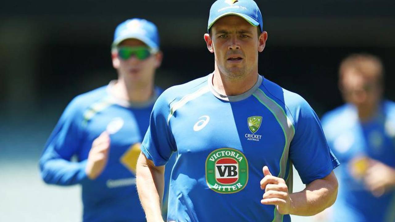 Steve O'Keefe jogs at Australia's training session, Adelaide, November 24, 2015