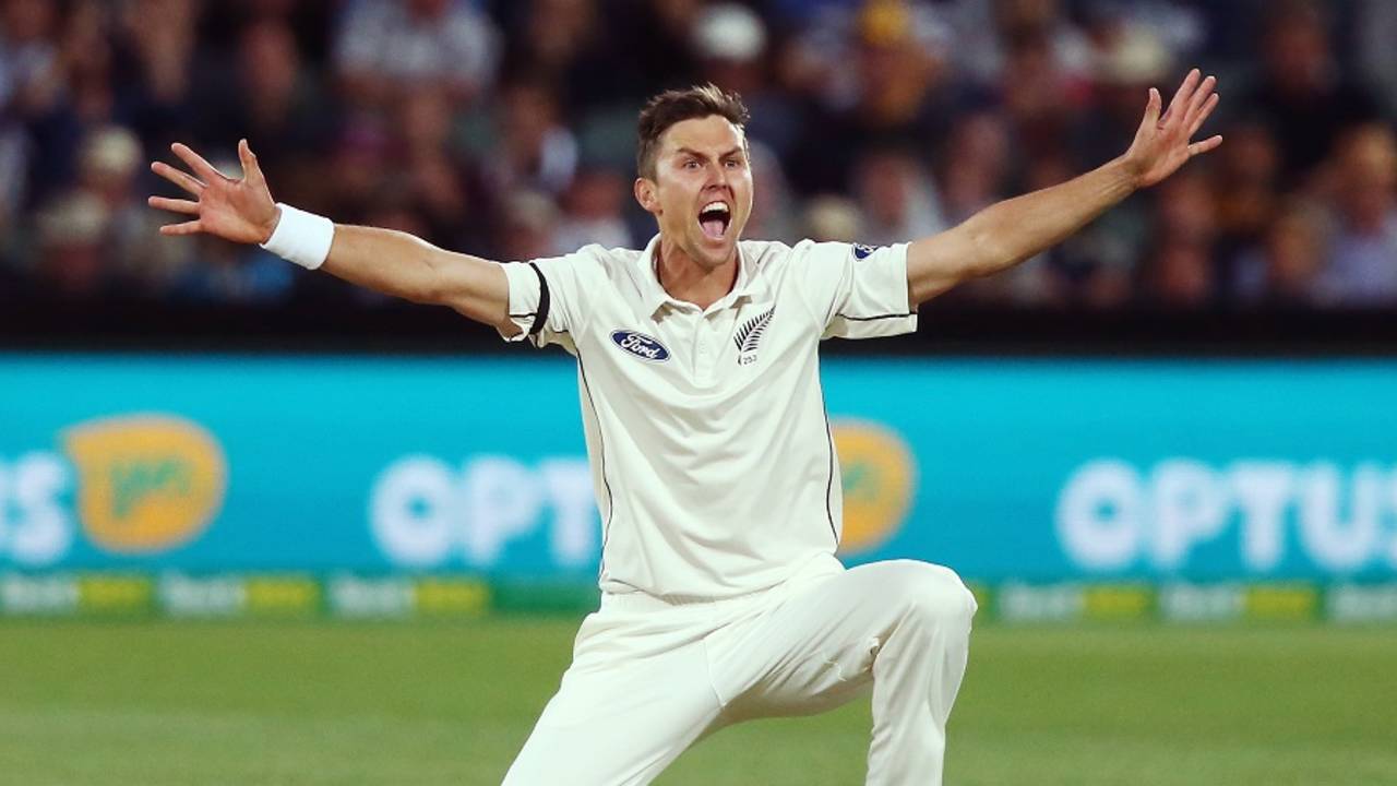 Trent Boult belts out an appeal, Australia v New Zealand, 3rd Test, Adelaide, November 27, 2015