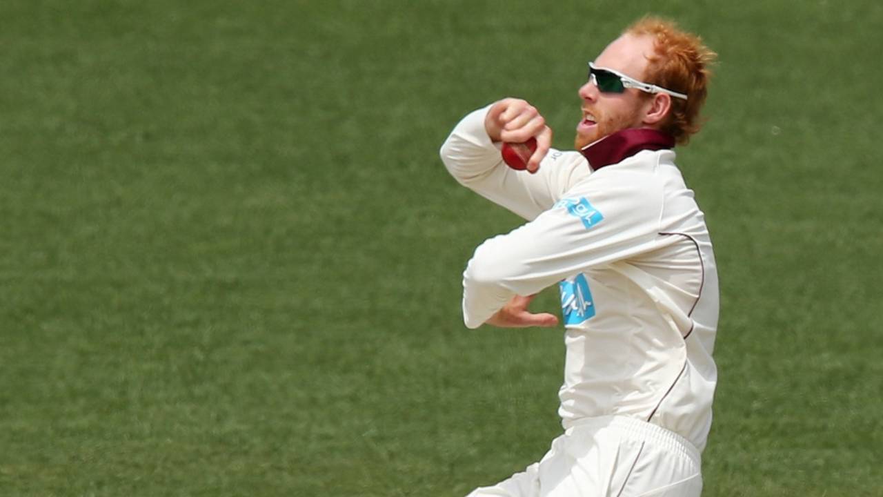 Jason Floros runs in to bowl, South Australia v Queensland, Sheffield Shield, 4th day, Adelaide, November 3, 2014