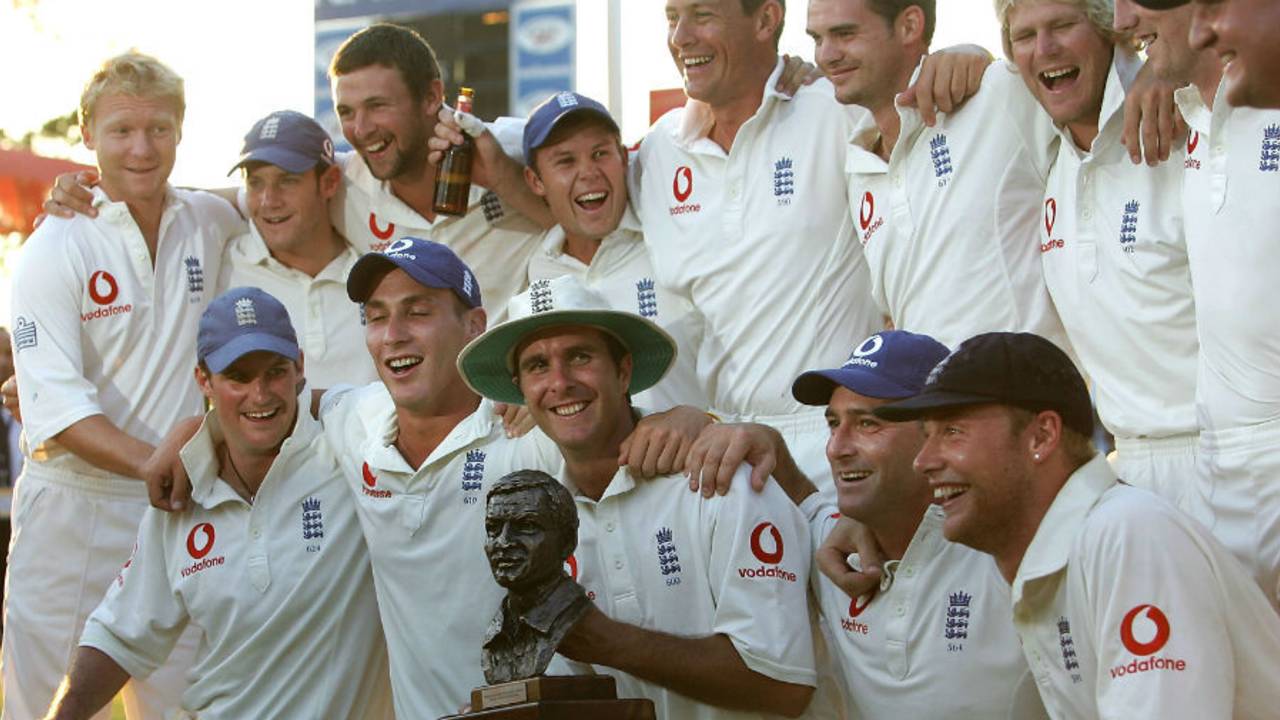 Michael Vaughan and his England team pose with the Basil D'Oliveira Trophy&nbsp;&nbsp;&bull;&nbsp;&nbsp;Getty Images