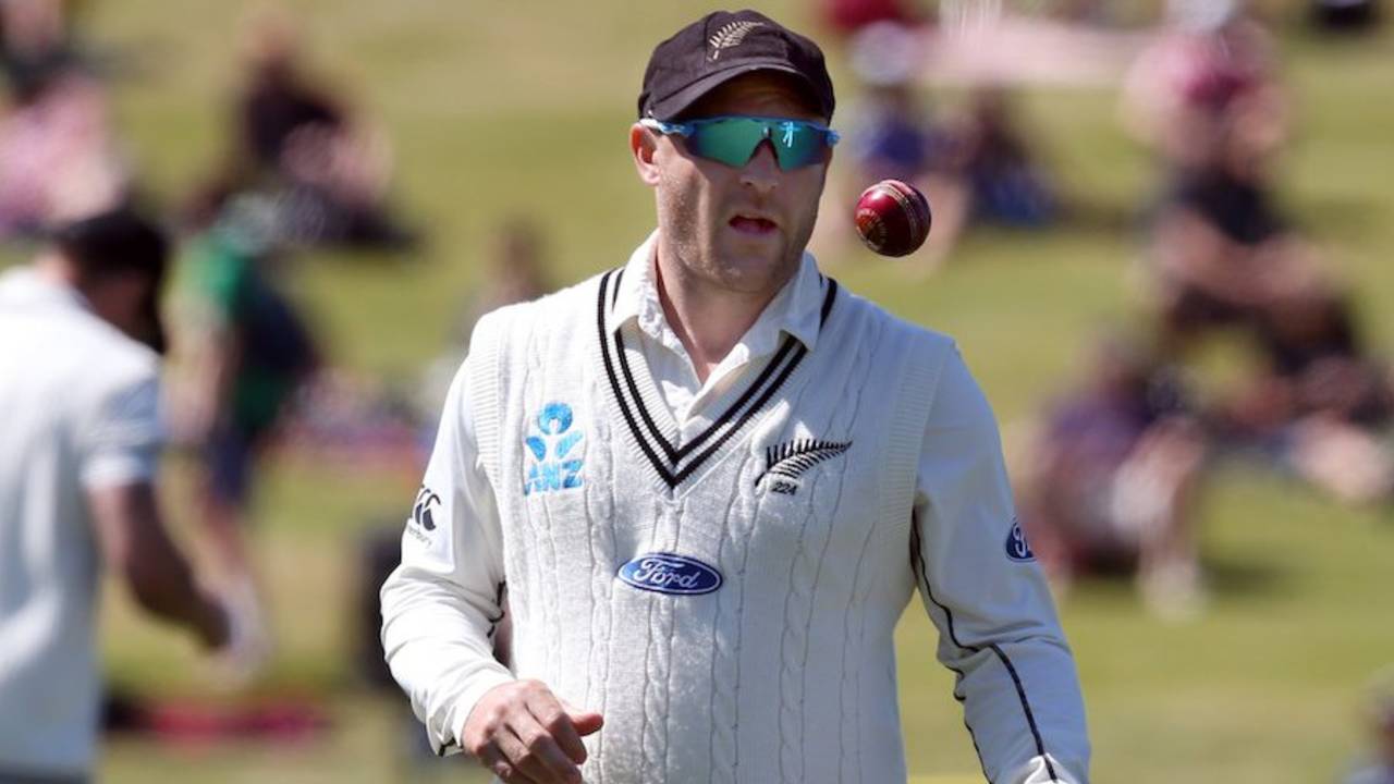 Brendon McCullum played his 99th consecutive Test from debut - a record, New Zealand v Sri Lanka, 2nd Test, Hamilton, 1st day, December 18, 2015