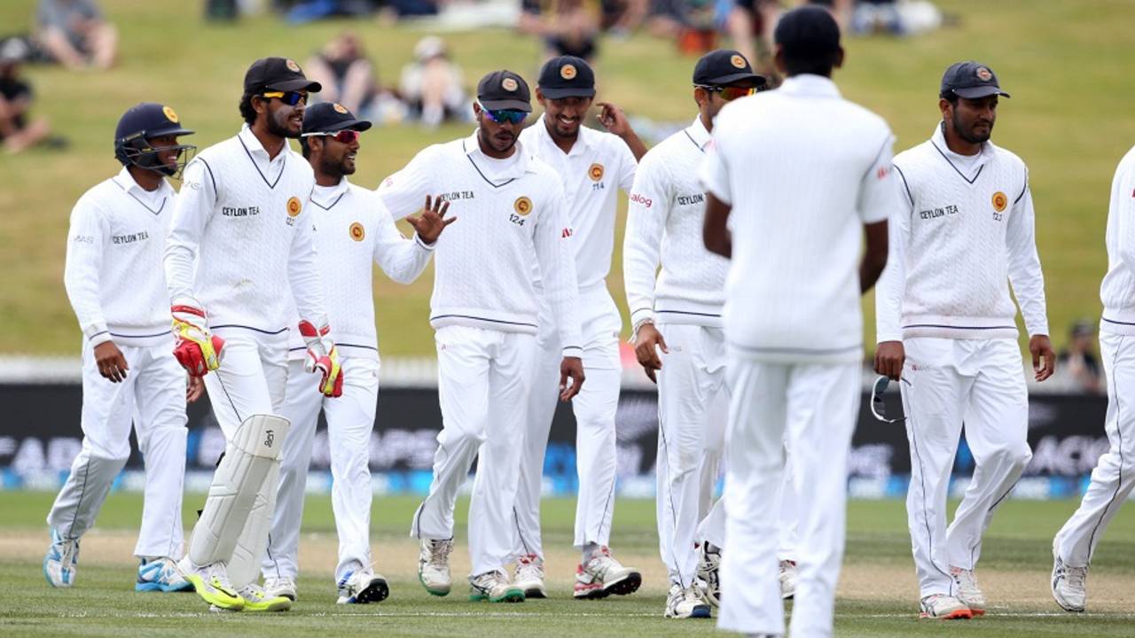 Sri Lanka walk off after dismissing New Zealand for 237, New Zealand v Sri Lanka, 2nd Test, Hamilton, 3rd day, December 20, 2015