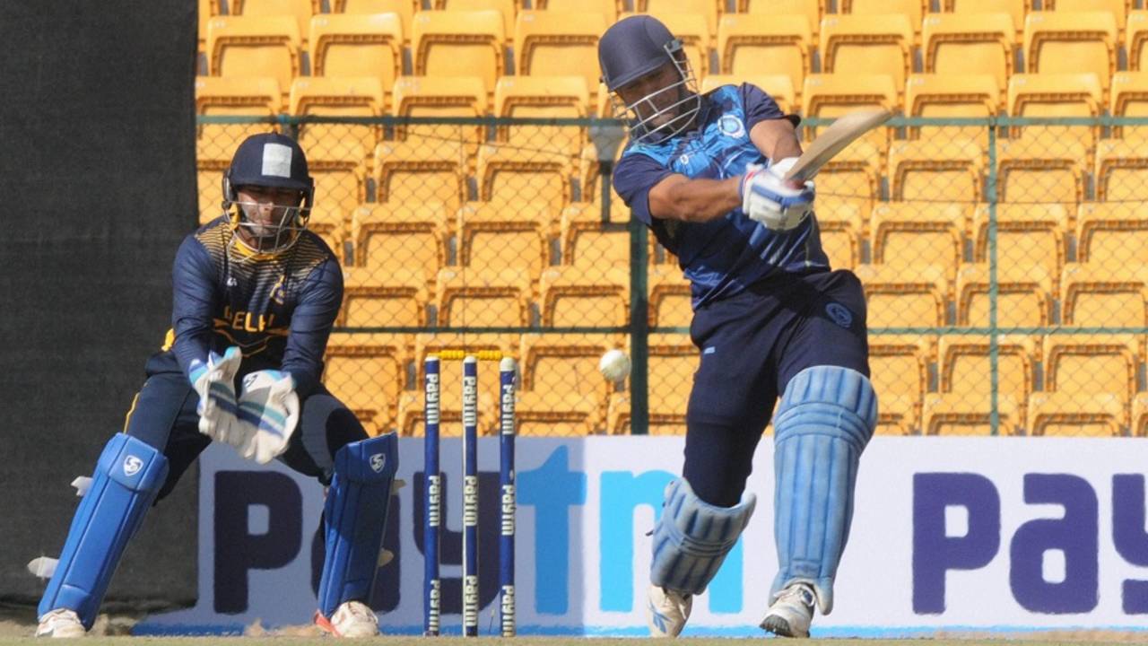 MS Dhoni drills one down the ground during his unbeaten 70, Jharkhand v Delhi, 2nd Quarter-final, Vijay Hazare Trophy, Bangalore
