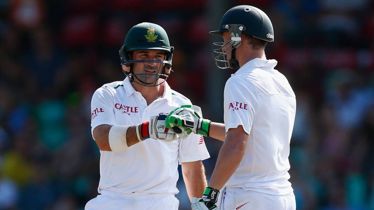 Dean Elgar and AB de Villiers added 86 for the third wicket, South Africa v England, 1st Test, Durban, 2nd day, December 27, 2015