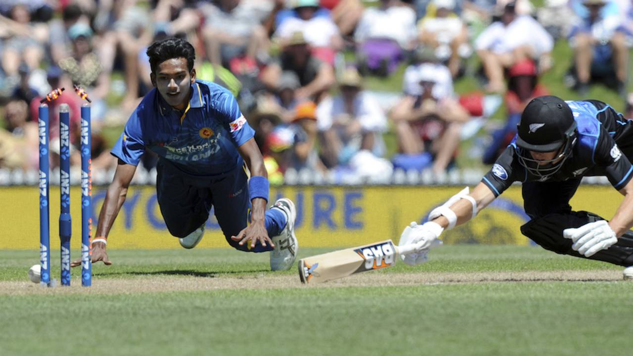 Dushmantha Chameera ran Mitchell Santner out for 38, New Zealand v Sri Lanka, 3rd ODI, Nelson, December 31, 2015