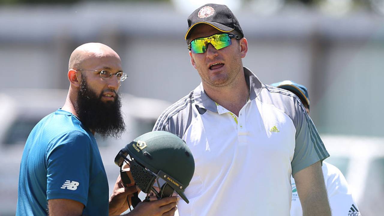 Graeme Smith chats with Hashim Amla during a net session, Cape Town, January 1, 2016