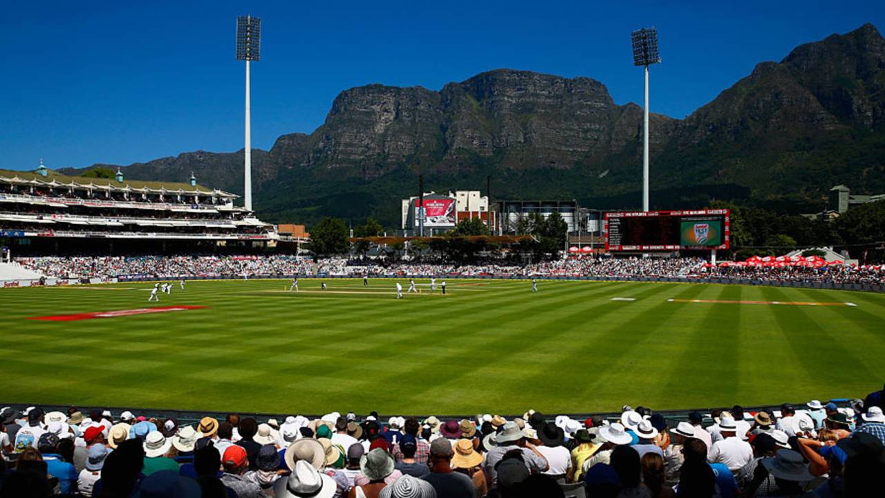 A full house soaked up the New Year's Test, South Africa v England, 2nd Test, Cape Town, 1st day, January 2, 2016