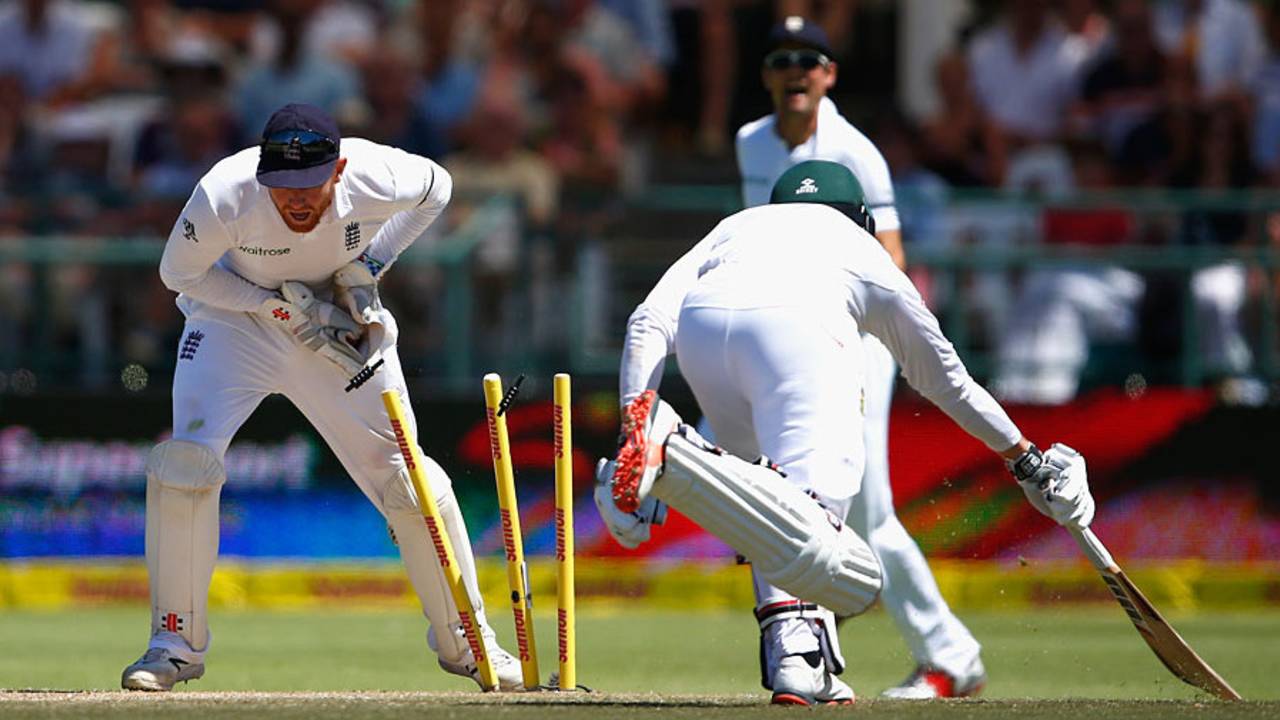 Stiaan van Zyl was run out early in South Africa's innings, South Africa v England, 2nd Test, Cape Town, 2nd day, January 3, 2016