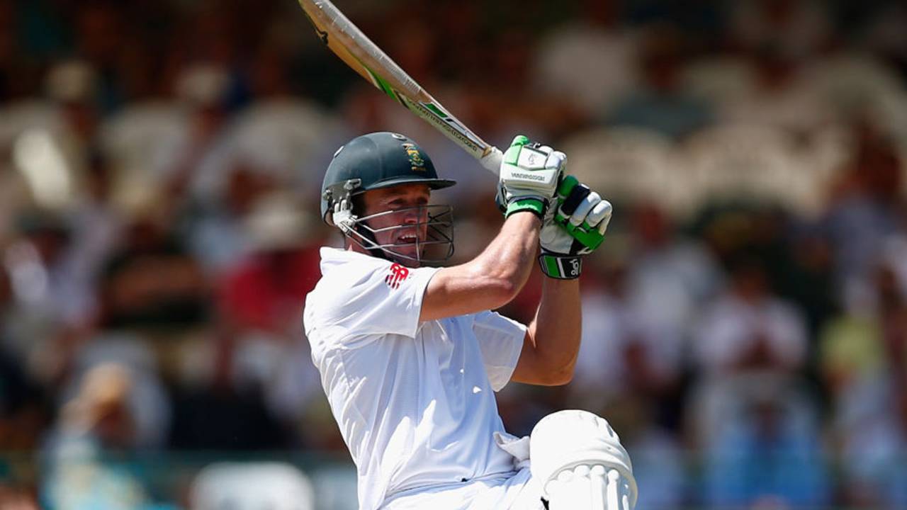 AB de Villiers survived a couple of half-chances, South Africa v England, 2nd Test, Cape Town, 3rd day, January 4, 2016