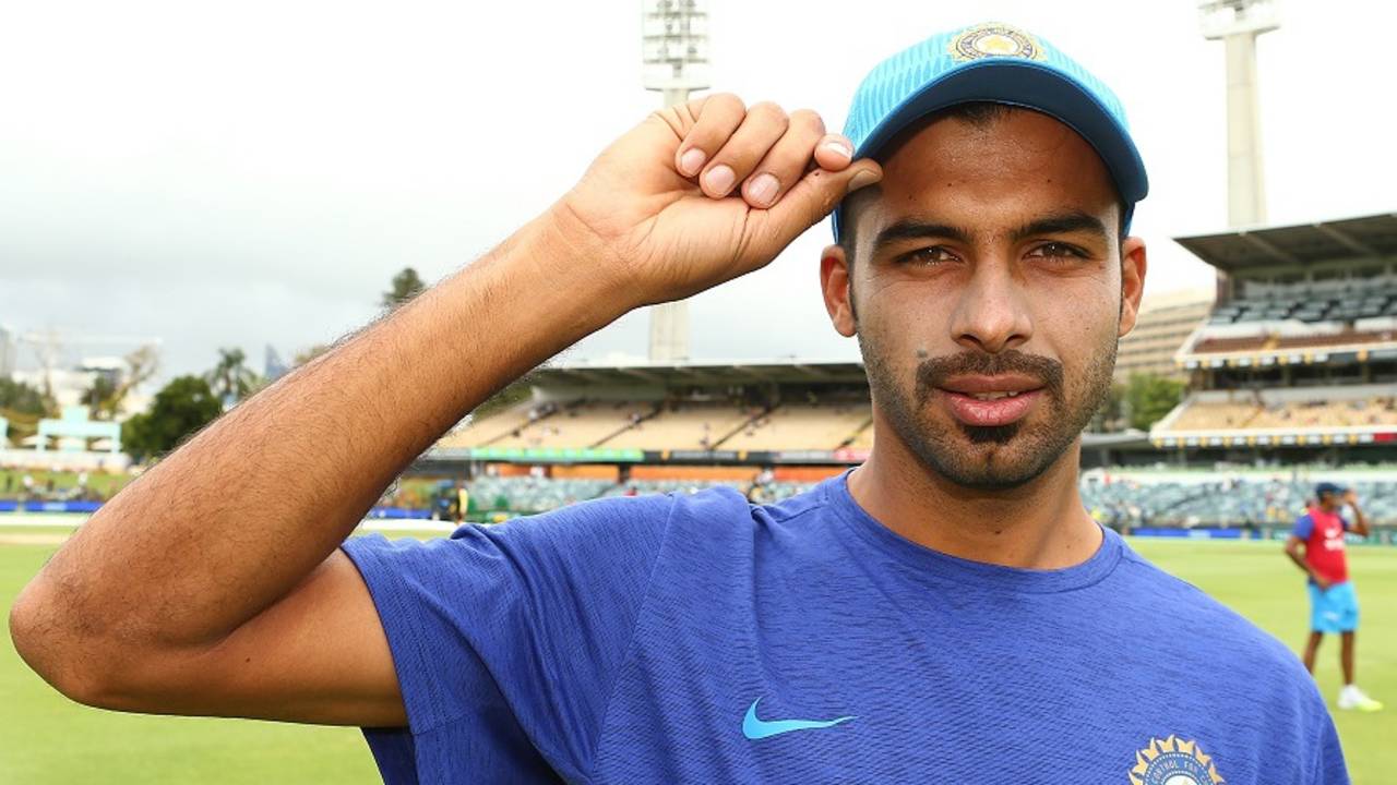 Barinder Sran after getting his cap from MS Dhoni, Australia v India, 1st ODI, Perth, January 12, 2016