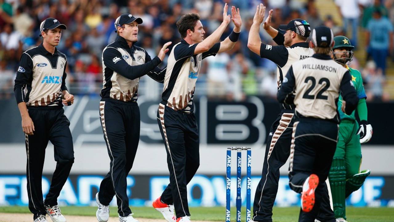 Adam Milne celebrates a wicket with his team-mates, New Zealand v Pakistan, 1st T20I, Auckland, January 15, 2016