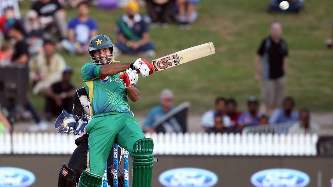 Sohaib Maqsood plays a pull, New Zealand v Pakistan, 2nd T20I, Hamilton, January 17, 2016