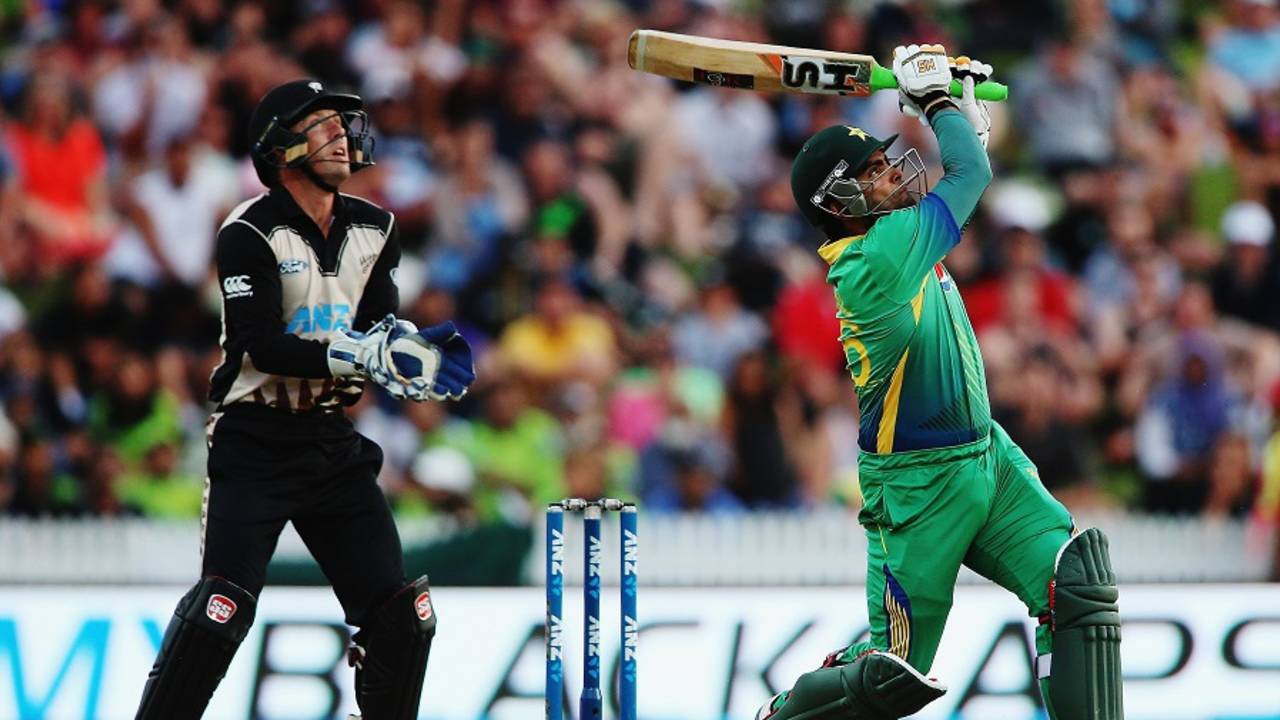 Umar Akmal launched a 103-metre six during his unbeaten 56&nbsp;&nbsp;&bull;&nbsp;&nbsp;Getty Images