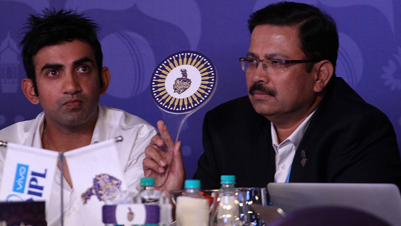 Gautam Gambhir and Venky Mysore, CEO of Kolkata Knight Riders, bid for a player during the IPL 2016 auction, Bangalore, February 6, 2016