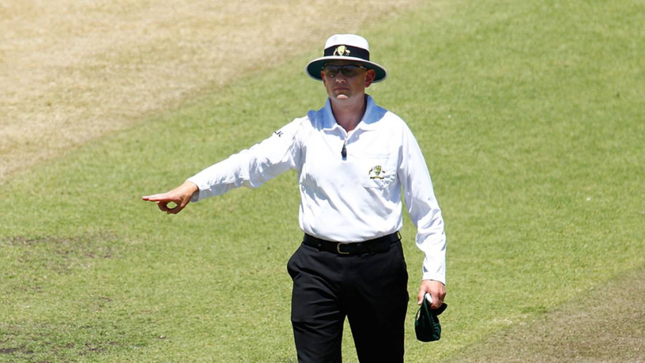 Umpire Sam Nogajski signals a four, Western Australia v Tasmania, day two, Perth, November 1, 2014