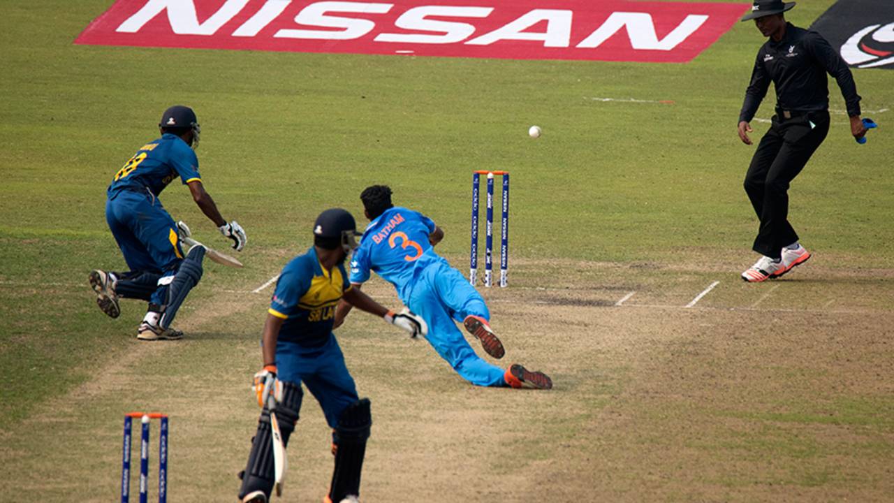 Rahul Batham attempts a run-out, India v Sri Lanka, Under-19 World Cup 2016, Mirpur