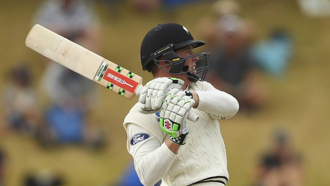 Henry Nicholls pulls during his 59, New Zealand v Australia, 1st Test, Wellington, 4th day, February 15, 2016