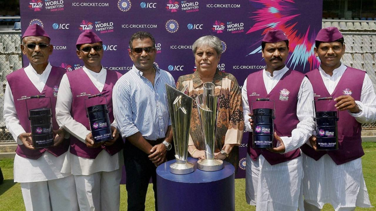 Former India cricketers Sameer Dighe and Diana Edulji  and Mumbai dabbawalas pose with the World T20 trophies