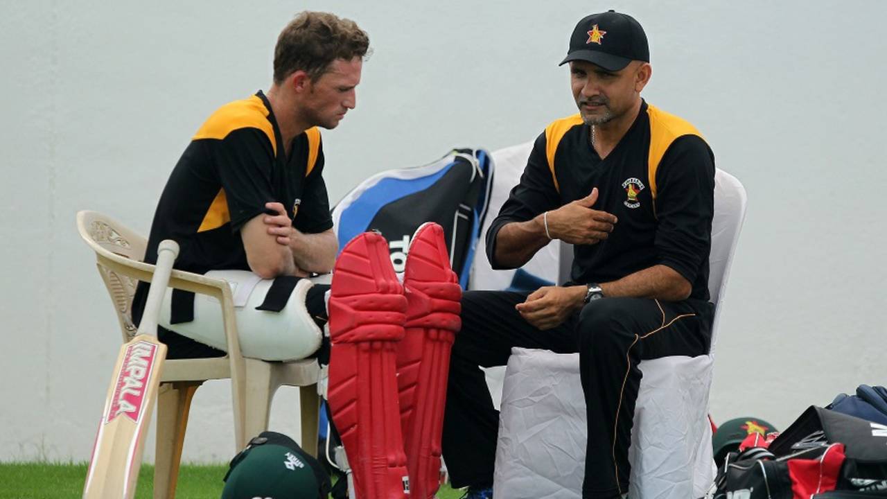 Sean Williams and Marvan Atapattu have a chat, Nagpur, March 7, 2016
