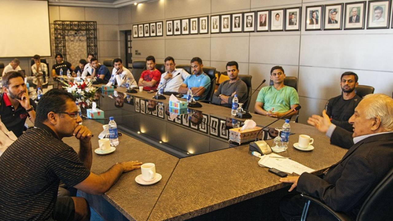 PCB chairman Shaharyar Khan addresses the players, Lahore, March 10, 2016