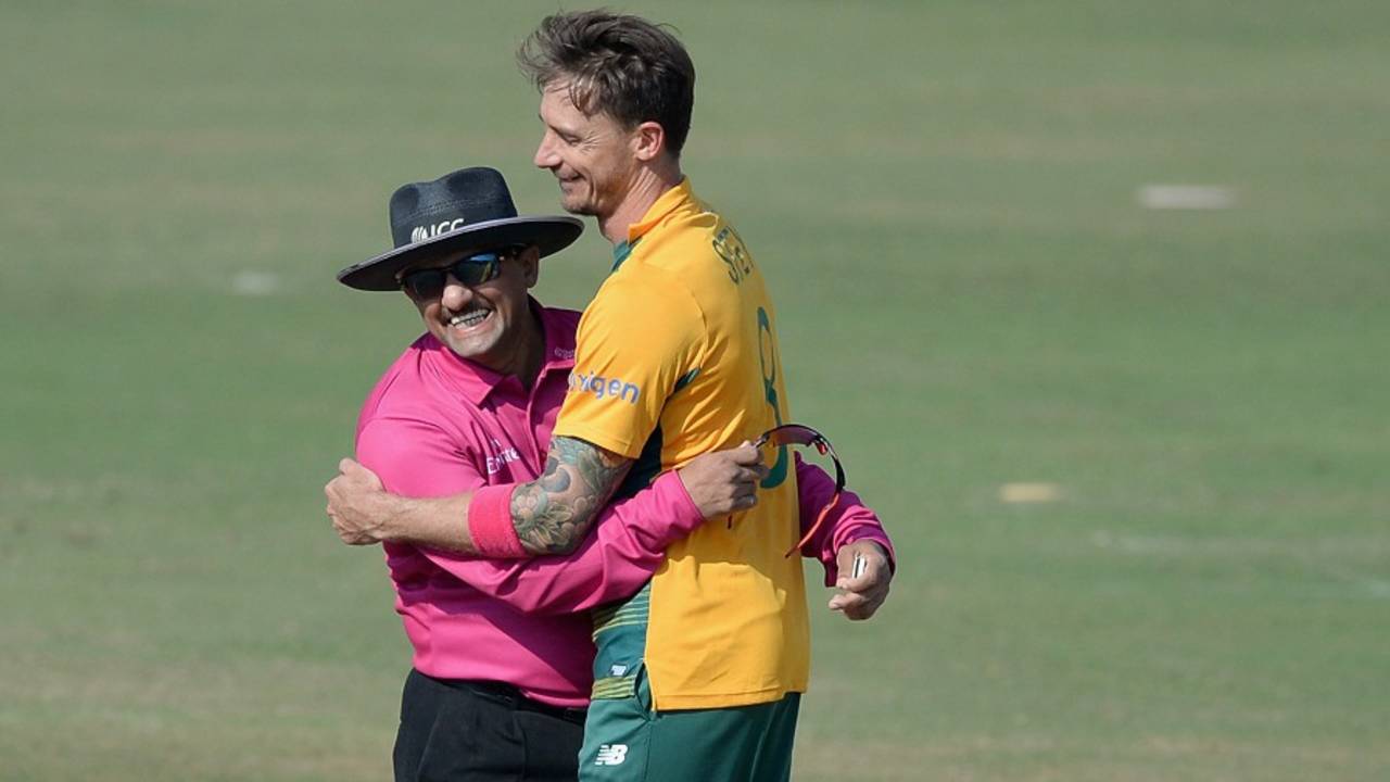 Dale Steyn hugs on-field umpire Anil Dandekar, Mumbai Cricket Association XI v South Africa, World T20 warm-ups, Mumbai, March 15, 2016