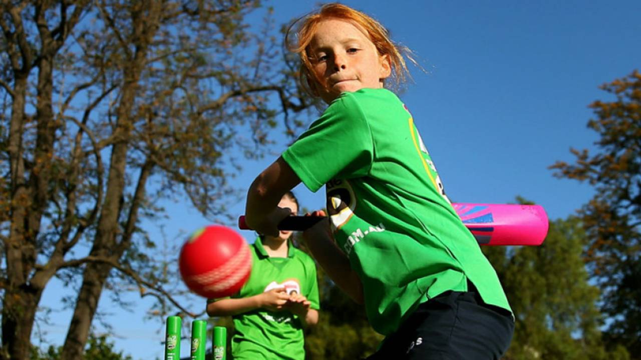 Kids play cricket during the Women's BBL launch, Women's BBL, Melbourne, December 2, 2015