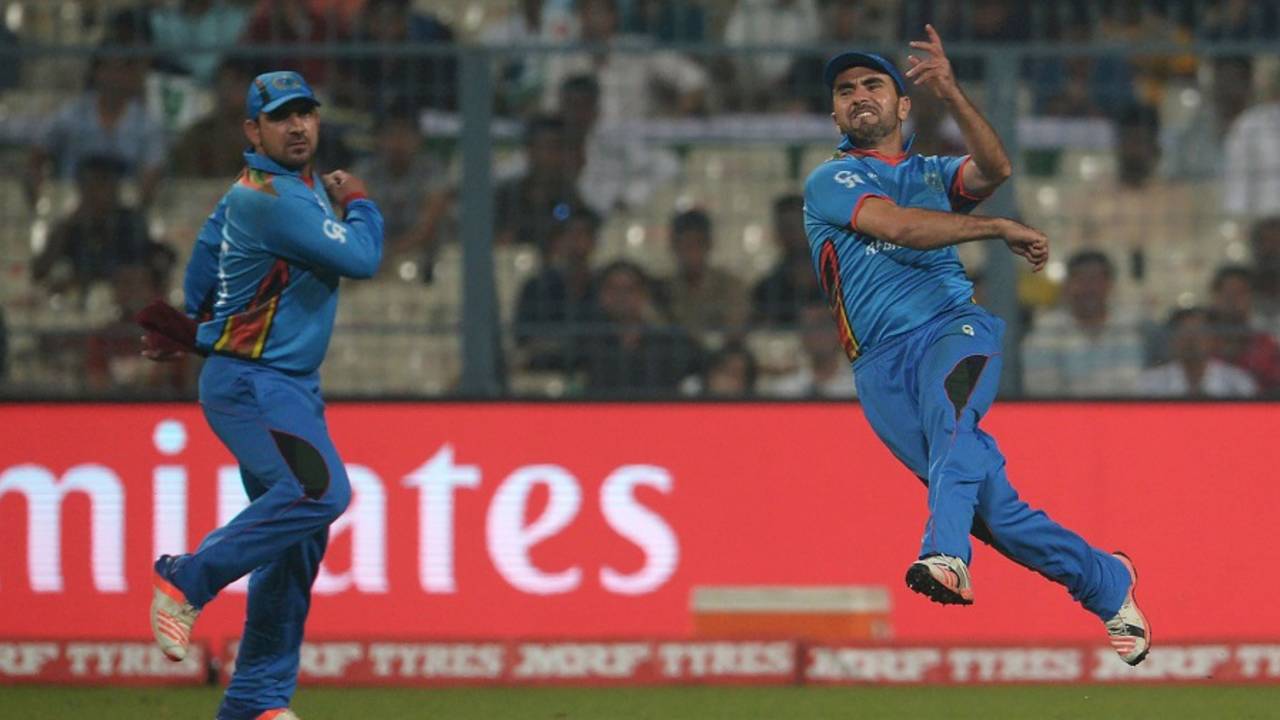 Karim Sadiq throws the ball, Afghanistan v Sri Lanka, World T20 2016, Group 1, Kolkata
