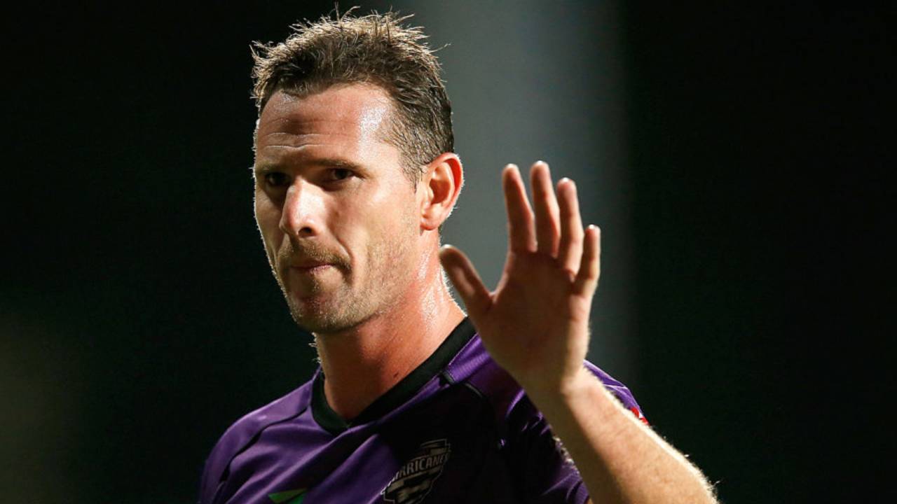 Shaun Tait acknowledges the crowd, Hobart Hurricans v Melbourne Renegades, BBL 2015-16, Hobart, January 4, 2016
