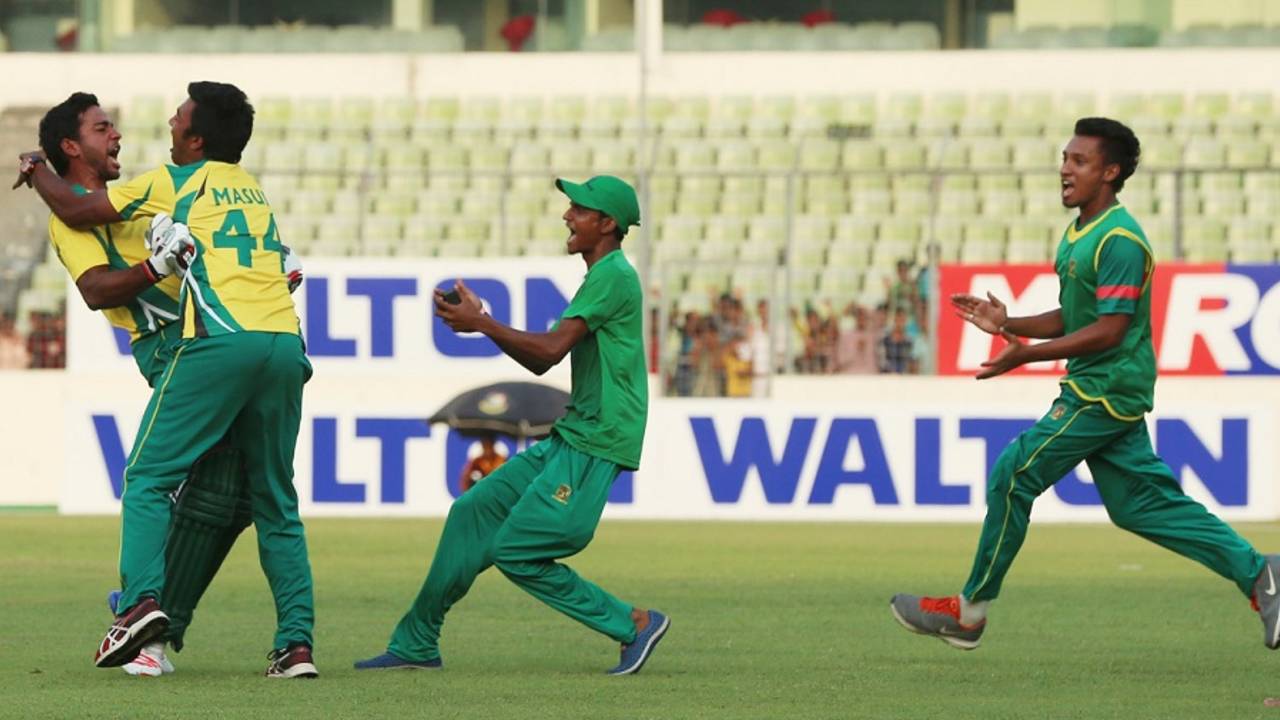 With five needed off the last ball, Muktar Ali hit a six to seal his side's win&nbsp;&nbsp;&bull;&nbsp;&nbsp;BCB