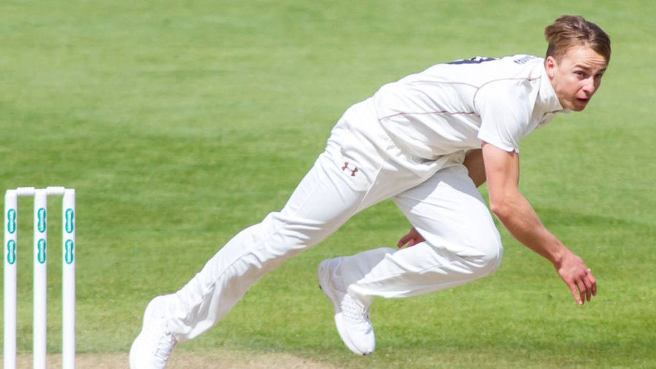 Tom Curran in action for Surrey, Surrey v Somerset, Specsavers Championship Division One, Kia Oval, April 26, 2016