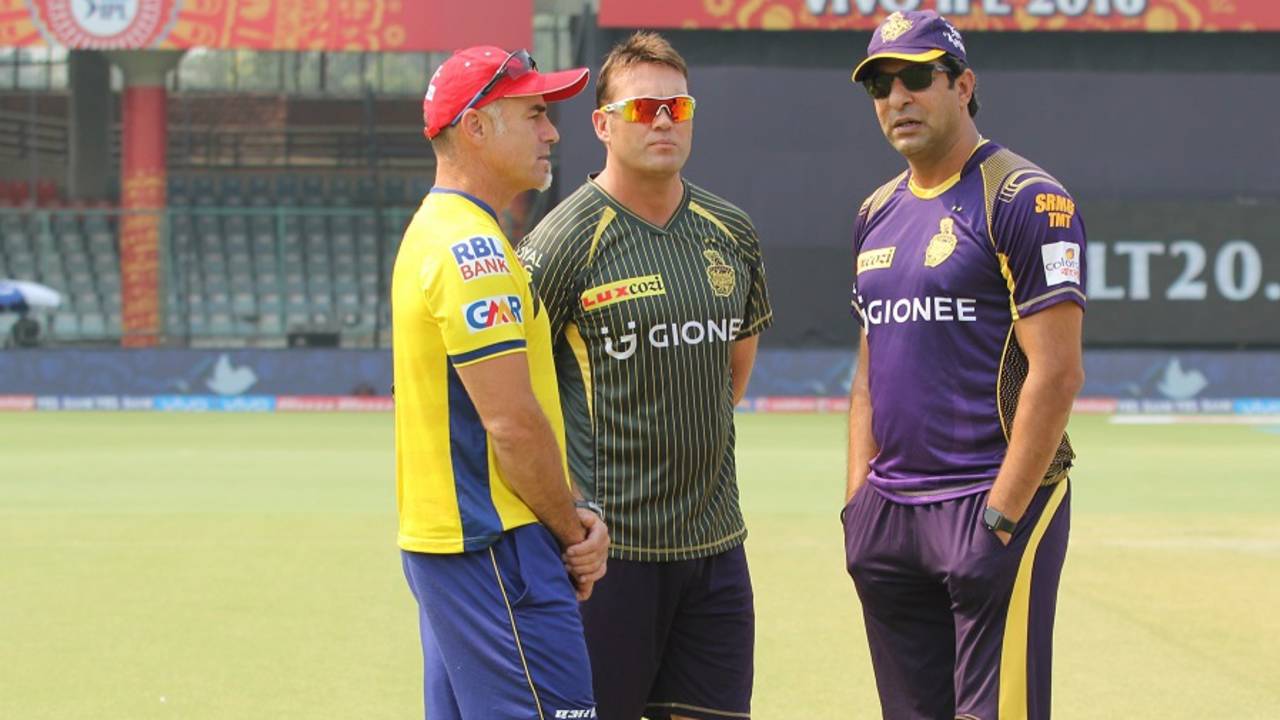Paddy Upton, Jacques Kallis and Wasim Akram have a word before the match&nbsp;&nbsp;&bull;&nbsp;&nbsp;BCCI