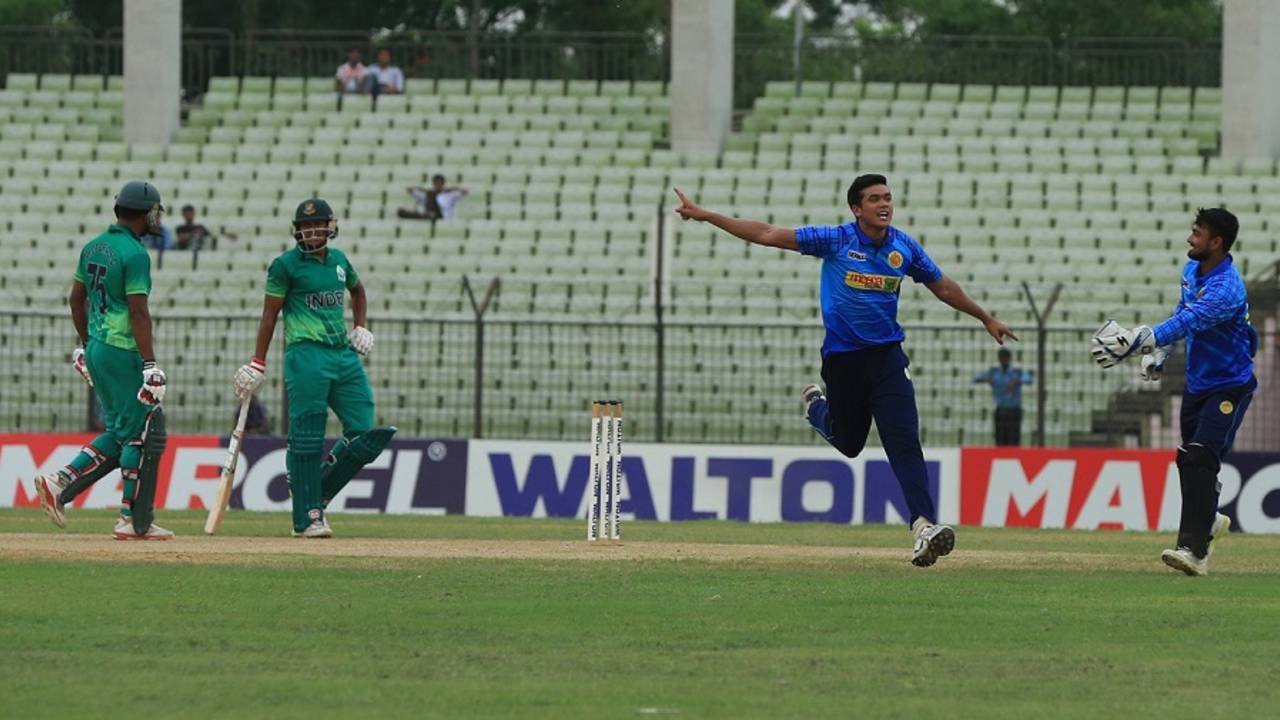 Taskin Ahmed picked up 2 for 29, Abahani Limited v Victoria Sporting Club, DPL 2016, Fatullah, May 4, 2016