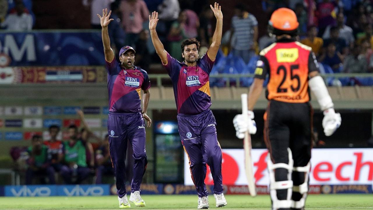 RP Singh and R Ashwin appeal for the wicket of David Warner, Rising Pune Supergiants v Sunrisers Hyderabad, IPL 2016, Visakhapatnam, May 10, 2016