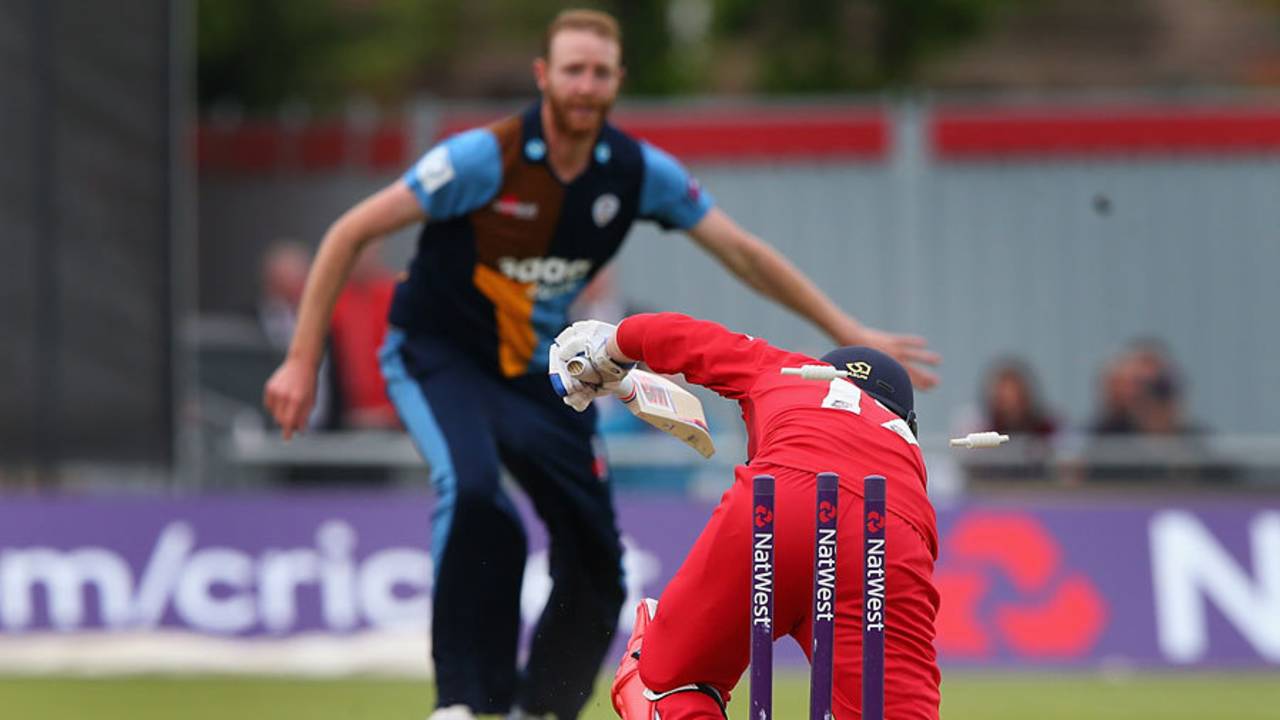 Alex Davies was bowled by Andy Carter, Lancashire v Derbyshire, NatWest T20 Blast, North Group, May 21, 2016