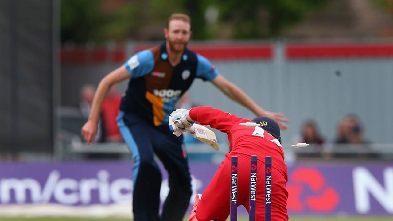 Alex Davies was bowled by Andy Carter
