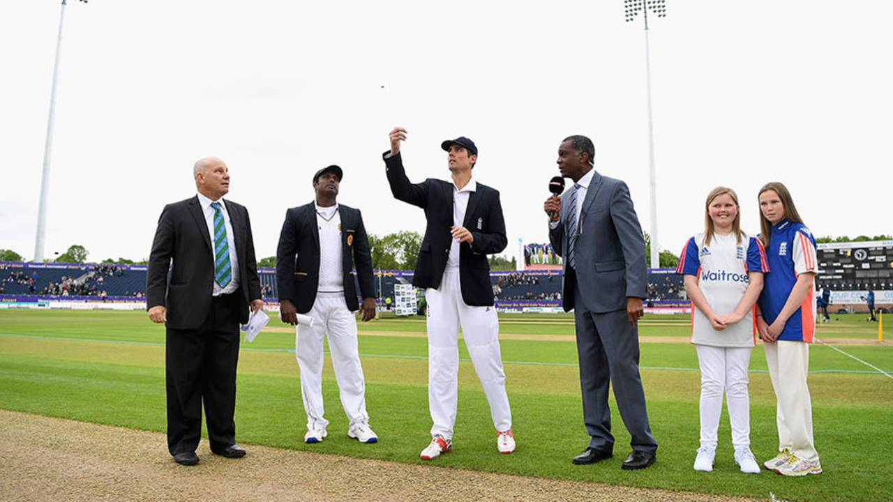 Alastair Cook wins the toss and chooses to bat first, England v Sri Lanka, 2nd Test, Chester-le-Street, 1st day, May 27, 2016