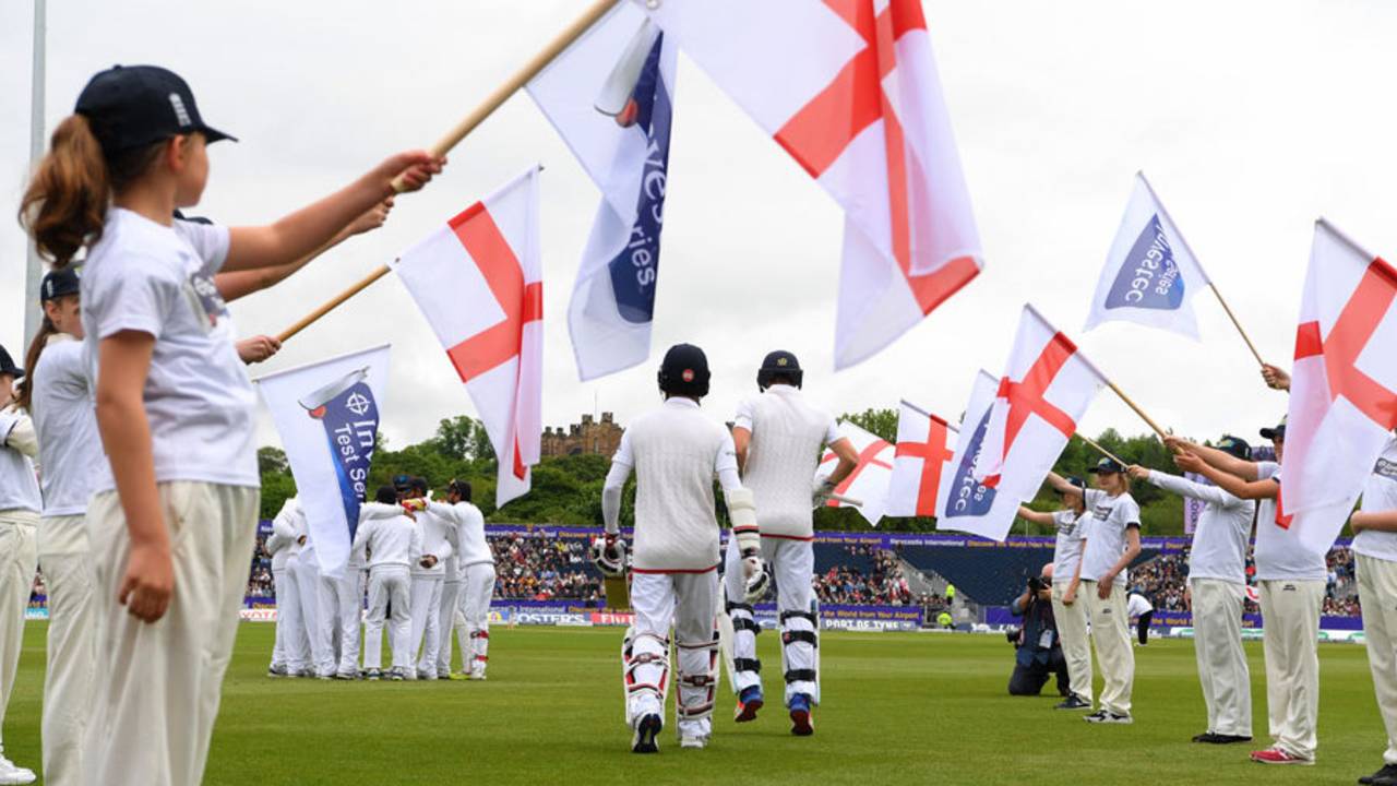 Moeen Ali and Chris Woakes resume England's innings on the second morning, England v Sri Lanka, 2nd Test, Chester-le-Street, 2nd day, May 28, 2016