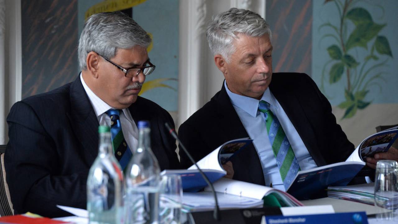 ICC chairman Shashank Manohar and chief executive David Richardson read on&nbsp;&nbsp;&bull;&nbsp;&nbsp;IDI/Getty Images