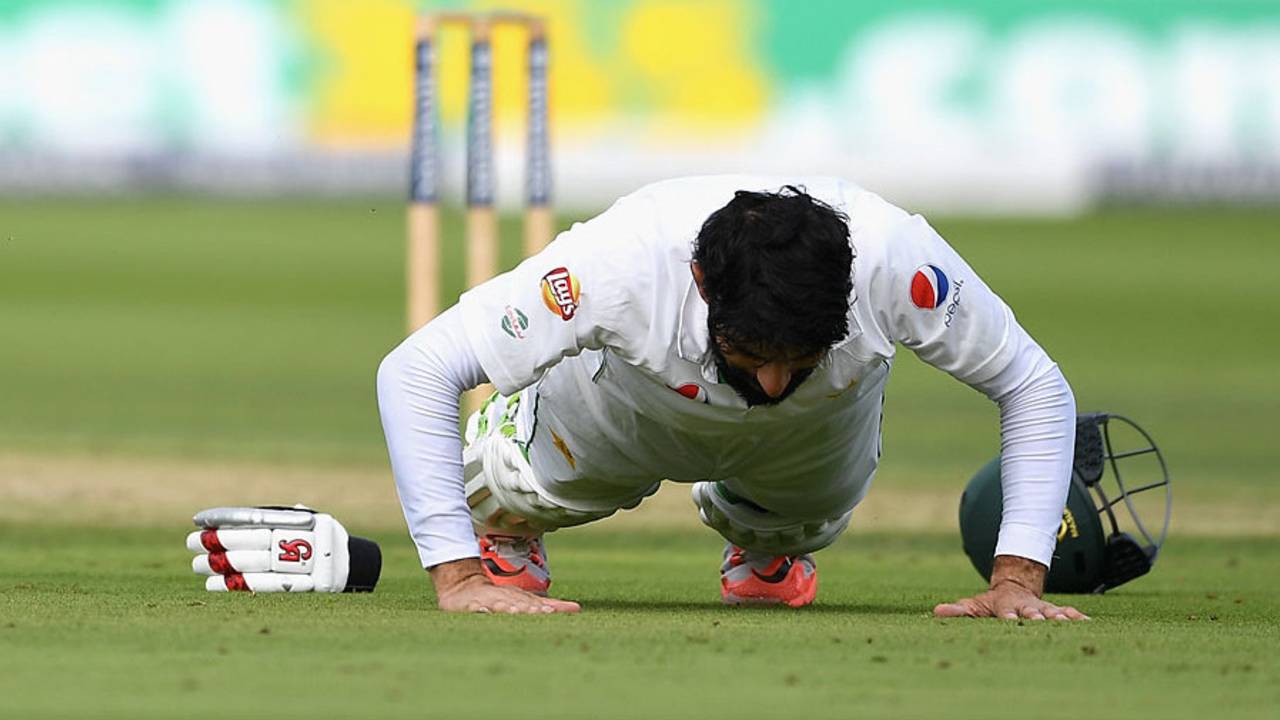 Misbah-ul-Haq marked his hundred with a set of push-ups, England v Pakistan, 1st Investec Test, Lord's, 1st day, July 14, 2016
