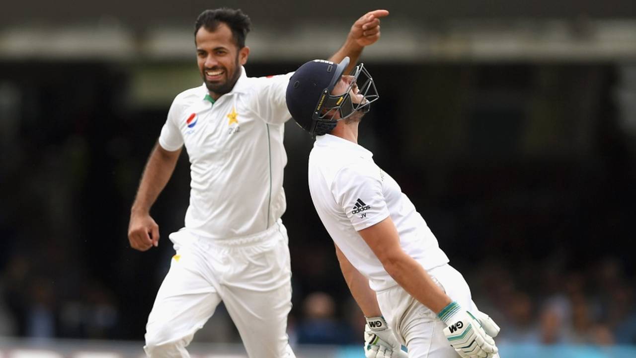 Ecstasy and agony: Wahab Riaz and James Vince display contrasting emotions, England v Pakistan, 1st Investec Test, Lord's, 4th day, July 17, 2016