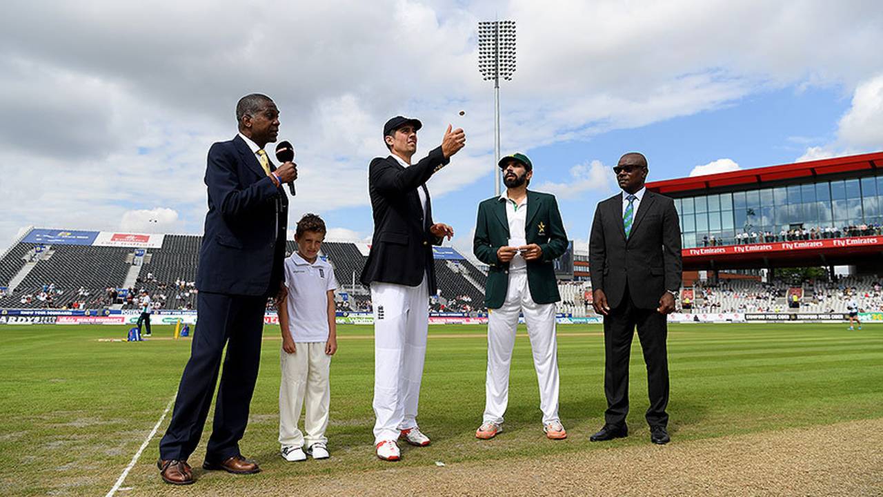 Alastair Cook won the toss and chose to bat first, England v Pakistan, 2nd Investec Test, Old Trafford, 1st day, July 22, 2016