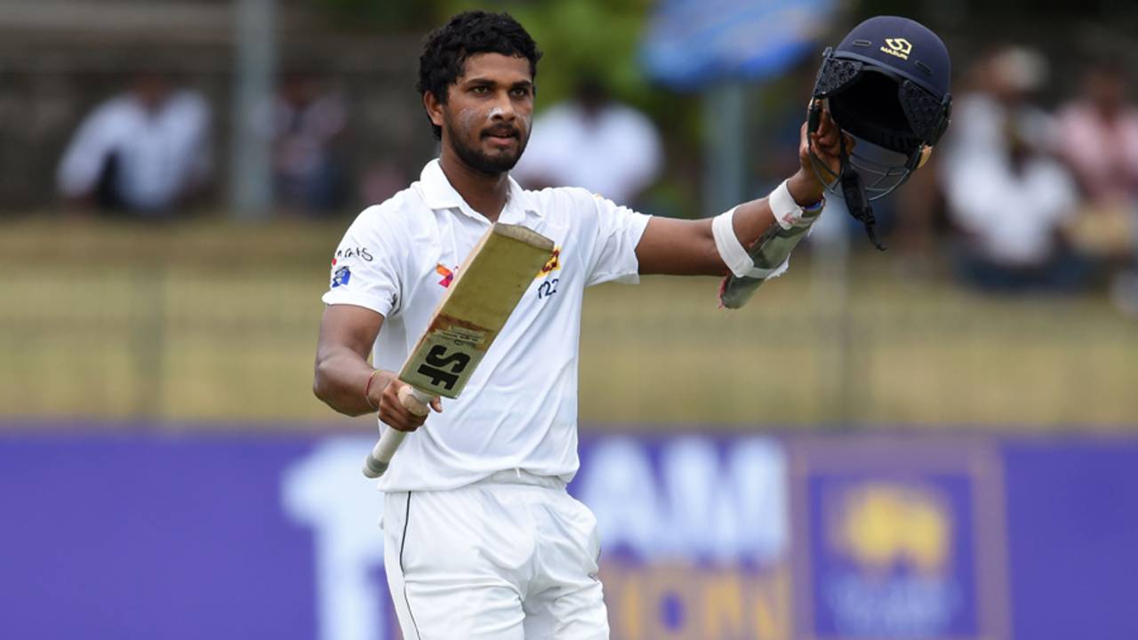 Dinesh Chandimal acknowledges the applause after bringing up his seventh Test century, Sri Lanka v Australia, 3rd Test, SSC, 2nd day, August 14, 2016