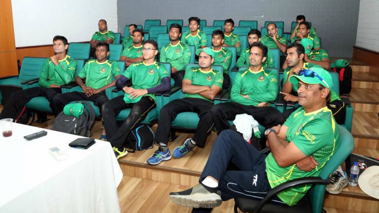 Venkatapathy Raju addresses players during a high performance spin camp, Mirpur, August 16, 2016