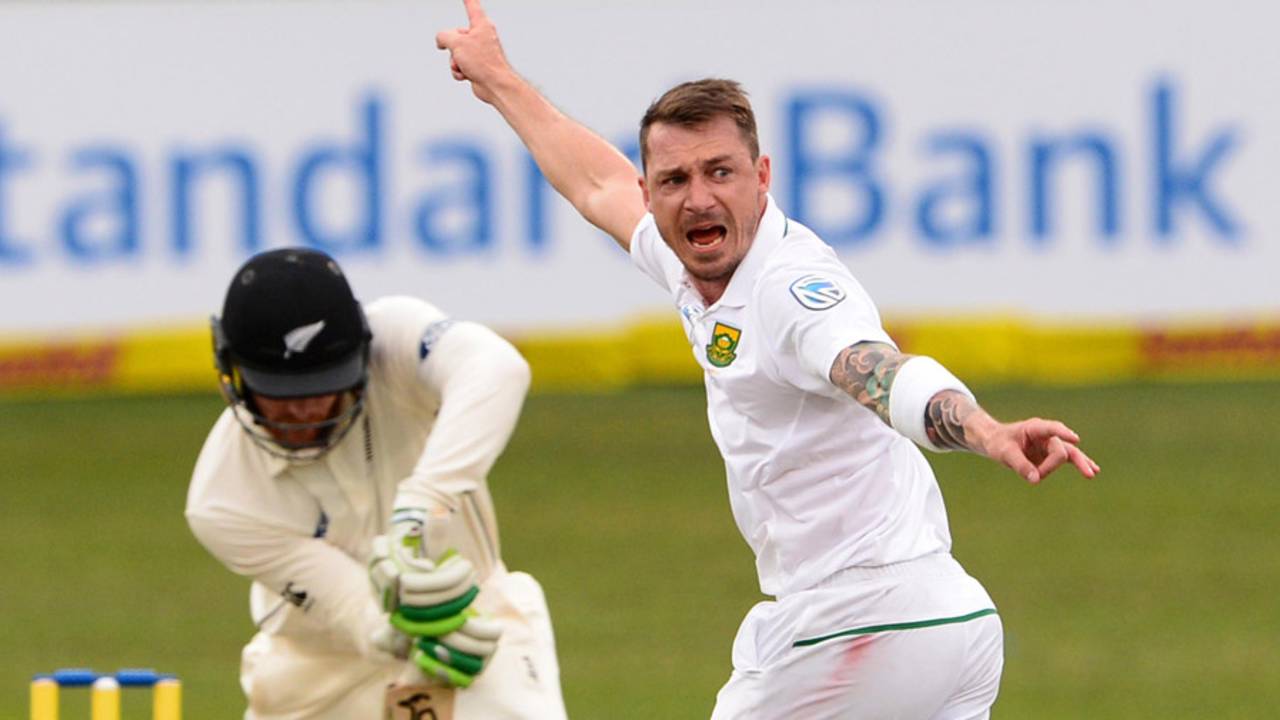 Dale Steyn belts out an appeal for the wicket of Martin Guptill, South Africa v New Zealand, 1st Test, Durban, 2nd day, August 20, 2016