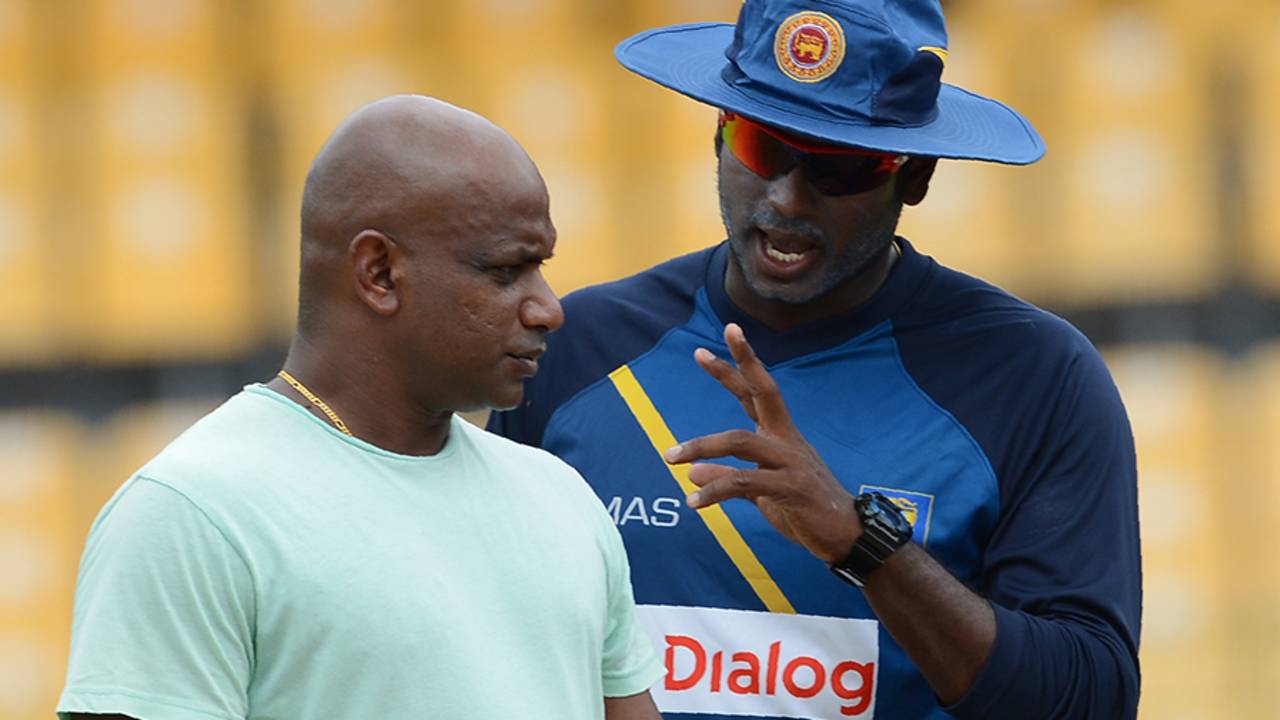 Angelo Mathews and Sanath Jayasuriya in discussion during a Sri Lanka training session, R Premadasa Stadium, August 23, 2016