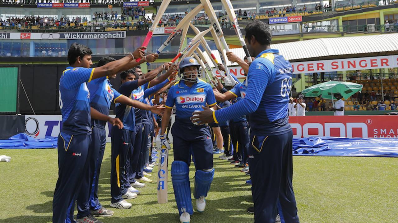Tillakaratne Dilshan is greeted as he walks out to bat in his final ODI, Sri Lanka v Australia, 3rd ODI, Dambulla, August 28, 2016